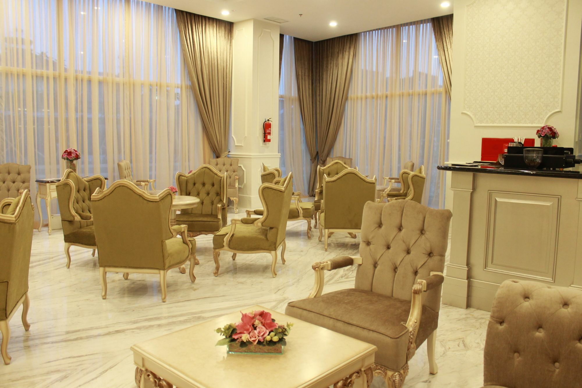 แกรนด์ เกชา ยกยาการ์ต้า Hotel Kejayan ภายนอก รูปภาพ